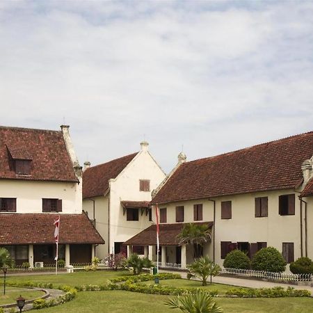 Hotel Sutomo Makassar Exterior foto